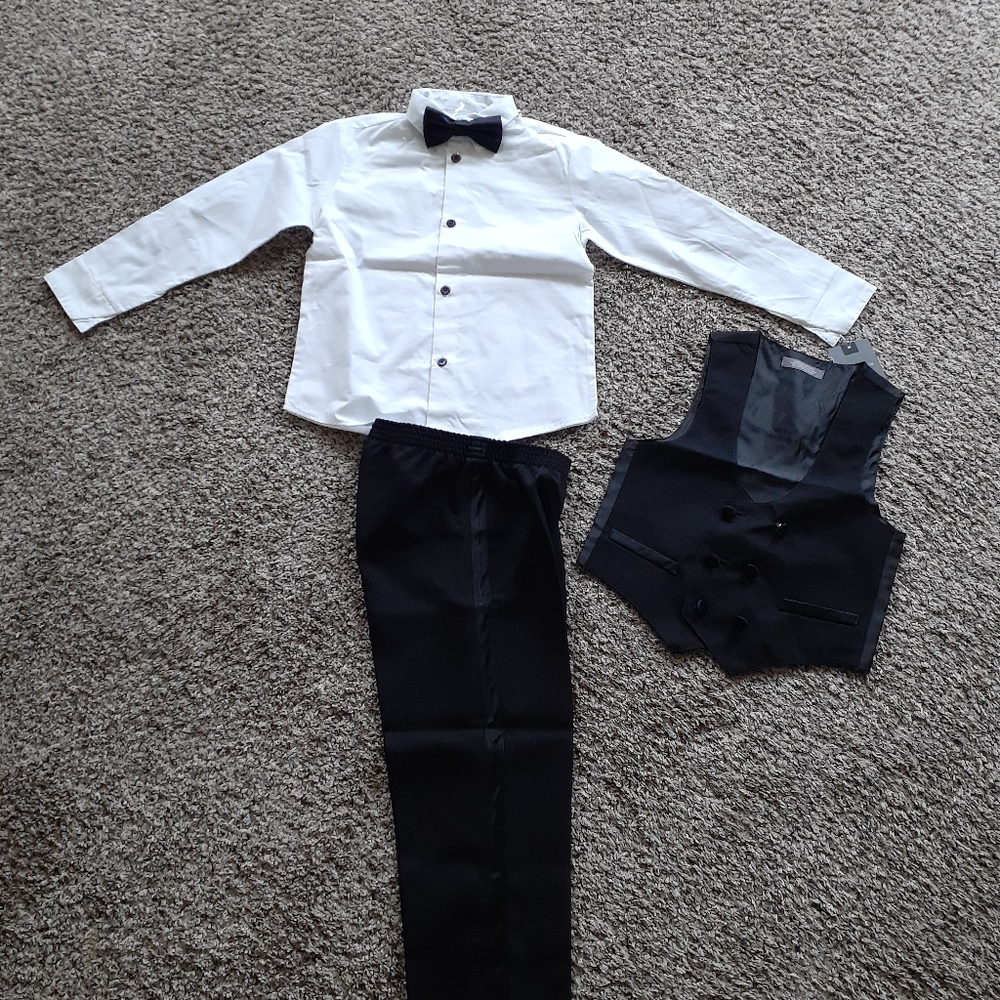 Boys size 6 tuxedo ‼️ Don't buy! Sold‼️